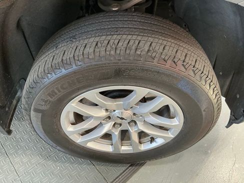 Used 2020 Chevrolet Silverado 1500 Custom w/ Custom Value Package image 15