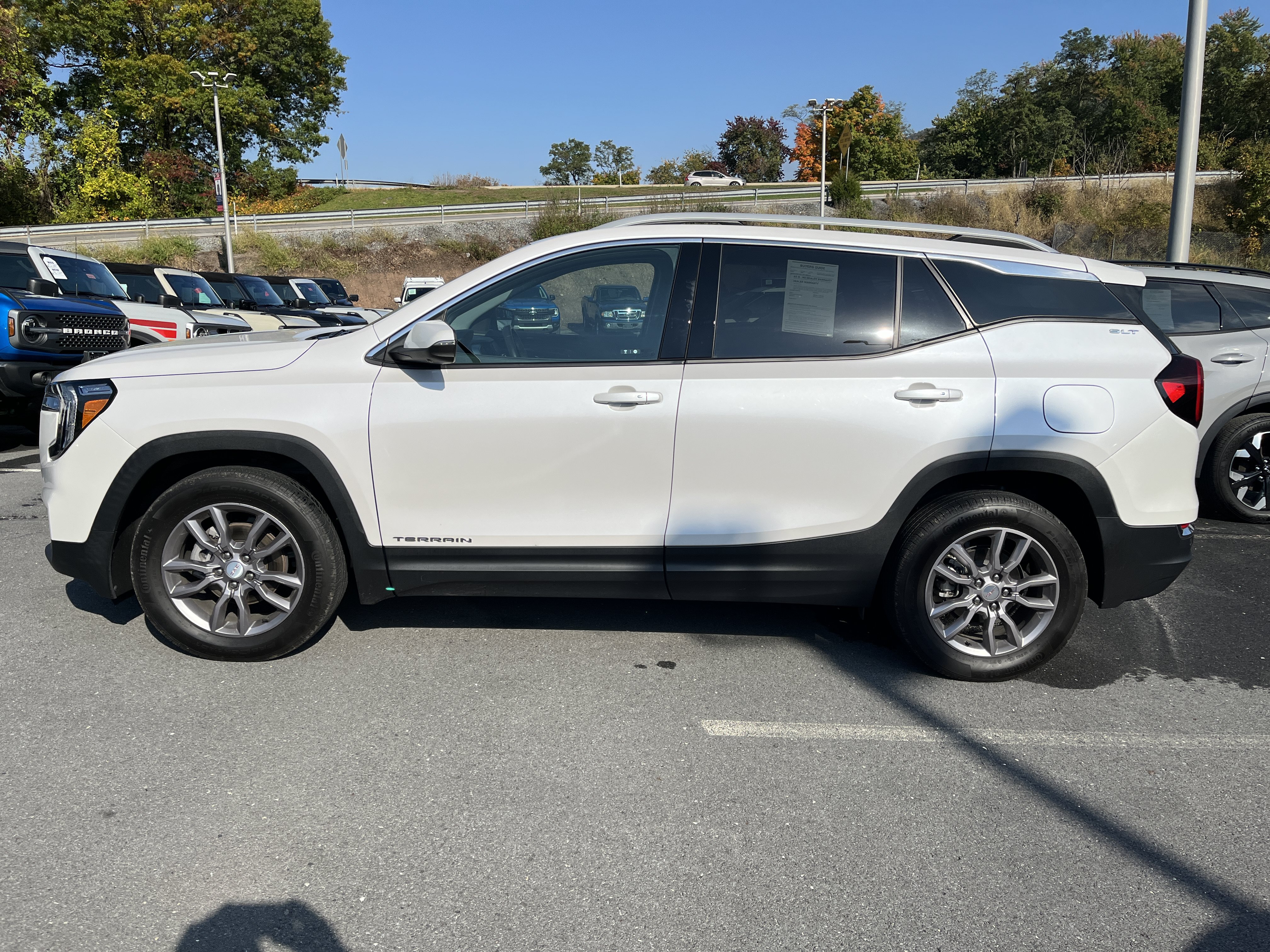 Used 2022 GMC Terrain SLT w/ Infotainment Package II AWD/4WD image 10