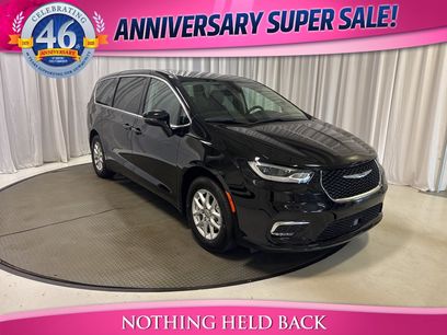 Used 2024 Chrysler Pacifica Touring-L