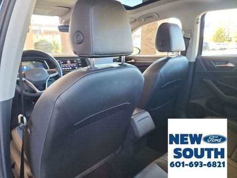 Used 2024 Volkswagen Jetta SE image 27