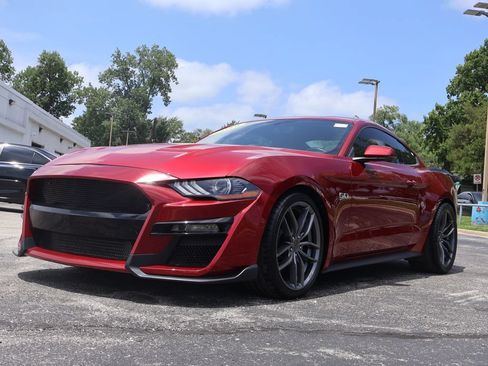 Used 2019 Ford Mustang GT Premium RWD image 3