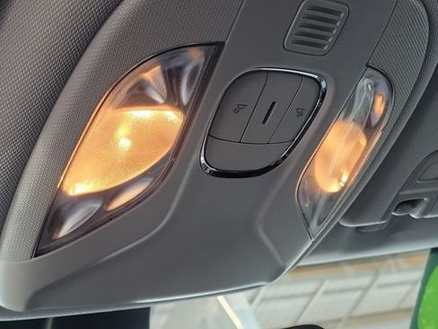 Used 2022 Jeep Compass Latitude FWD image 17