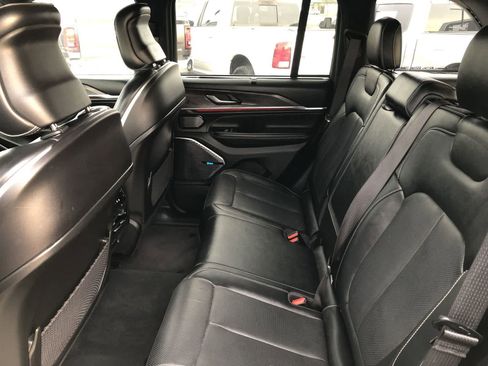 Used 2022 Jeep Grand Cherokee Overland w/ Adv Protech Group III image 30