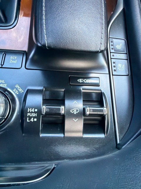 Used 2017 Lexus LX 570 4WD w/ Luxury Package image 36