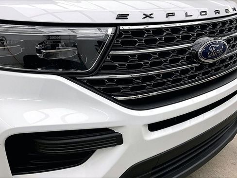 Used 2021 Ford Explorer XLT image 29