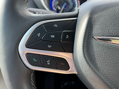 Certified 2024 Chrysler Pacifica Touring-L image 29