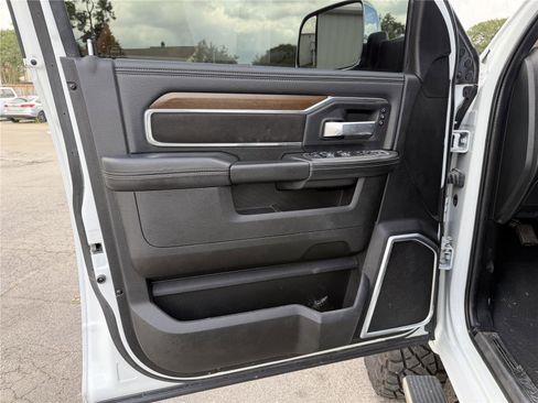 Used 2022 RAM 2500 Laramie AWD/4WD image 8