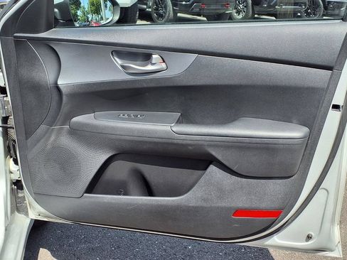 Used 2021 Kia Forte LXS FWD image 12
