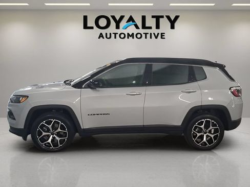 Used 2025 Jeep Compass Limited AWD/4WD image 2