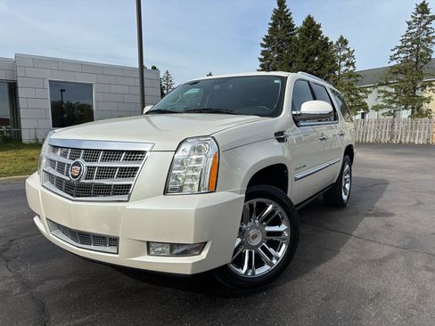 Used 2014 Cadillac Escalade Platinum AWD/4WD image 2