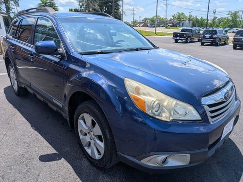 Used 2011 Subaru Outback 2.5i Premium w/ All-Weather Pkg AWD/4WD image 8