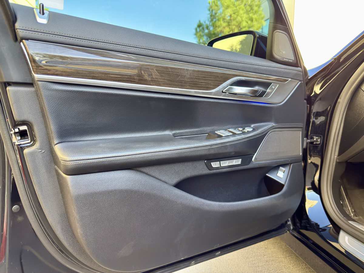 Used 2016 BMW 740i RWD image 31
