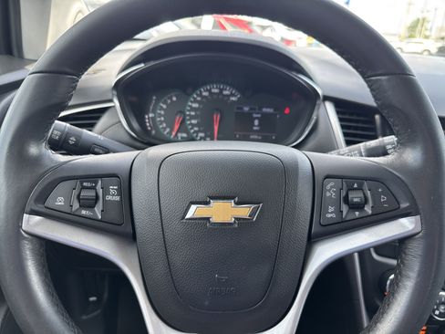 Used 2022 Chevrolet Trax LT w/ Driver Confidence Package AWD/4WD image 15