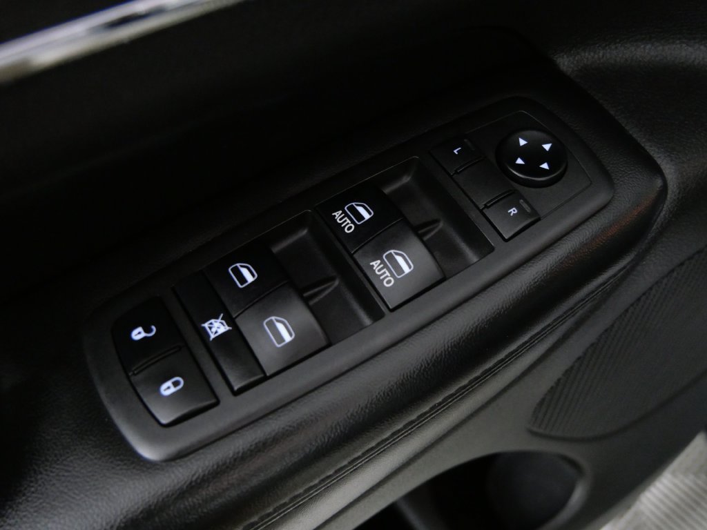 Used 2018 Jeep Grand Cherokee Limited AWD/4WD image 17