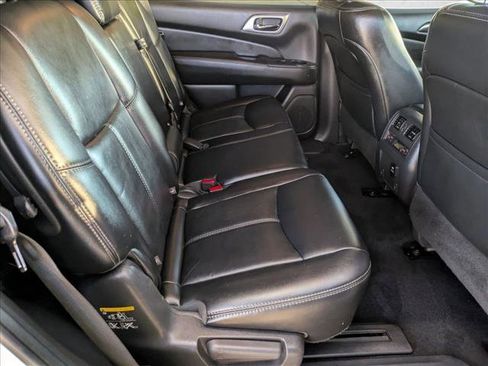 Used 2015 Nissan Pathfinder SL image 19