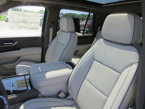 New 2026 GMC Yukon Denali w/ Denali Reserve Package AWD/4WD image 11