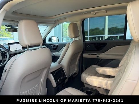 Used 2023 Lincoln Aviator Reserve w/ Equipment Group 201A RWD image 4