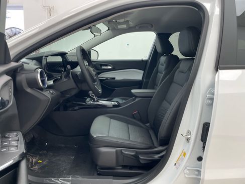 New 2026 Chevrolet Trax LT w/ Driver Confidence Package FWD image 8