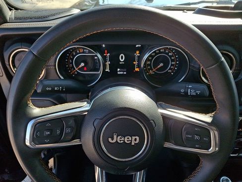 Used 2023 Jeep Gladiator Overland image 18