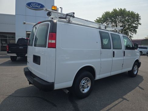 Used 2015 Chevrolet Express 2500 RWD image 6