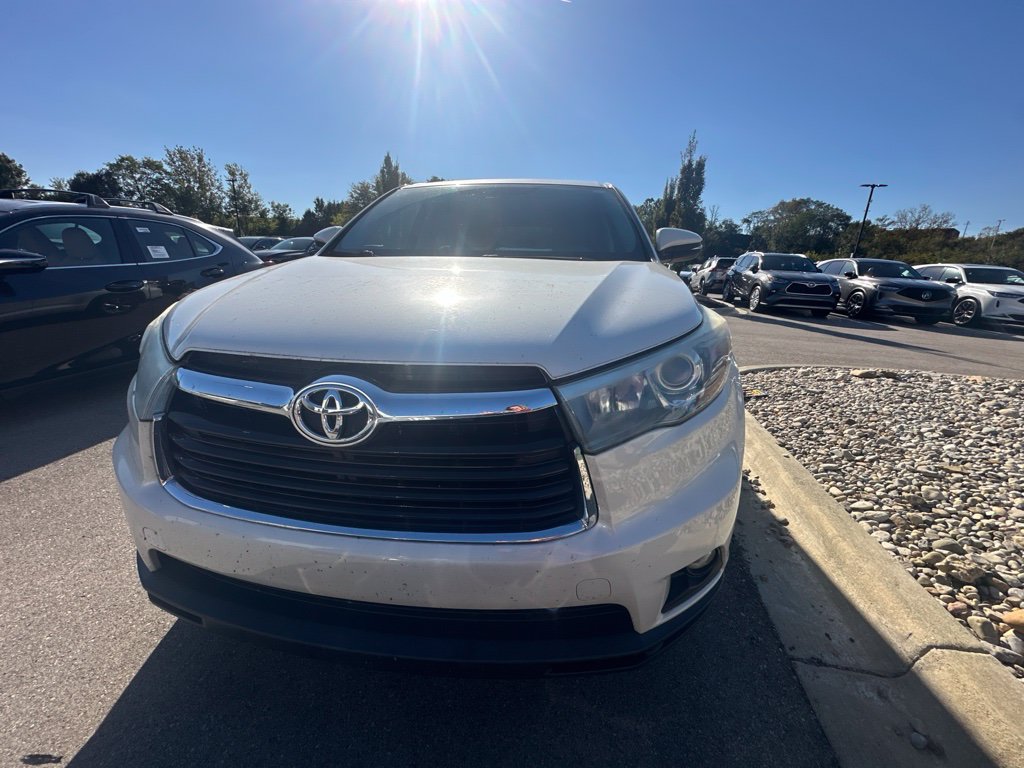 Used 2015 Toyota Highlander Plus FWD image 9
