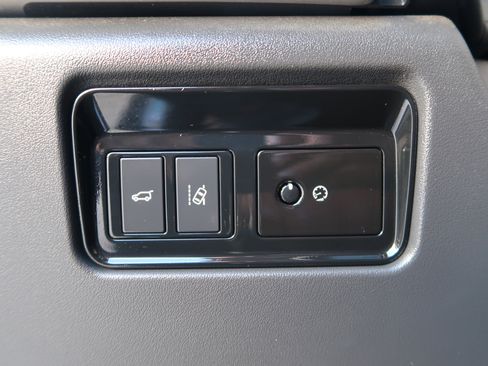 Used 2018 Jaguar F-PACE Portfolio image 25