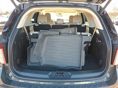 Used 2022 Ford Explorer XLT w/ Equipment Group 202A image 29