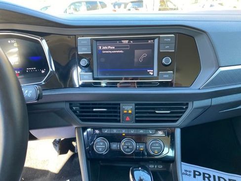 Used 2024 Volkswagen Jetta SE image 19