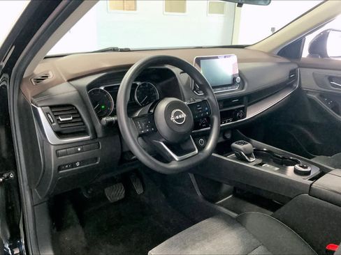 Used 2023 Nissan Rogue SV AWD/4WD image 2