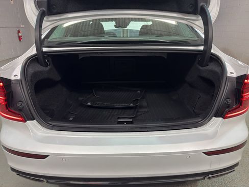 Used 2019 Volvo S60 T8 Inscription image 30