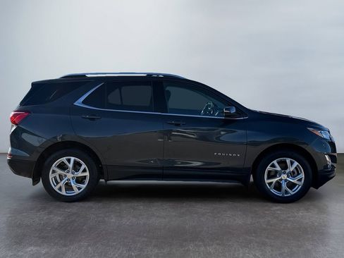 Used 2019 Chevrolet Equinox LT image 2