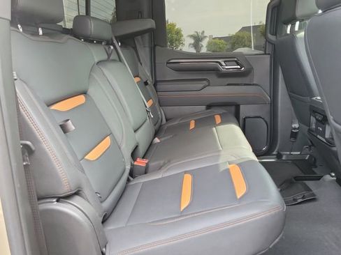 Used 2023 GMC Sierra 1500 AT4 w/ Technology Package AWD/4WD image 23