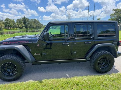 Used 2018 Jeep Wrangler Unlimited Rubicon w/ LED Lighting Group AWD/4WD image 4