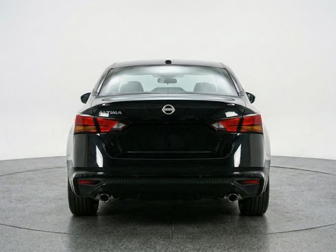 Used 2025 Nissan Altima 2.5 SV image 7