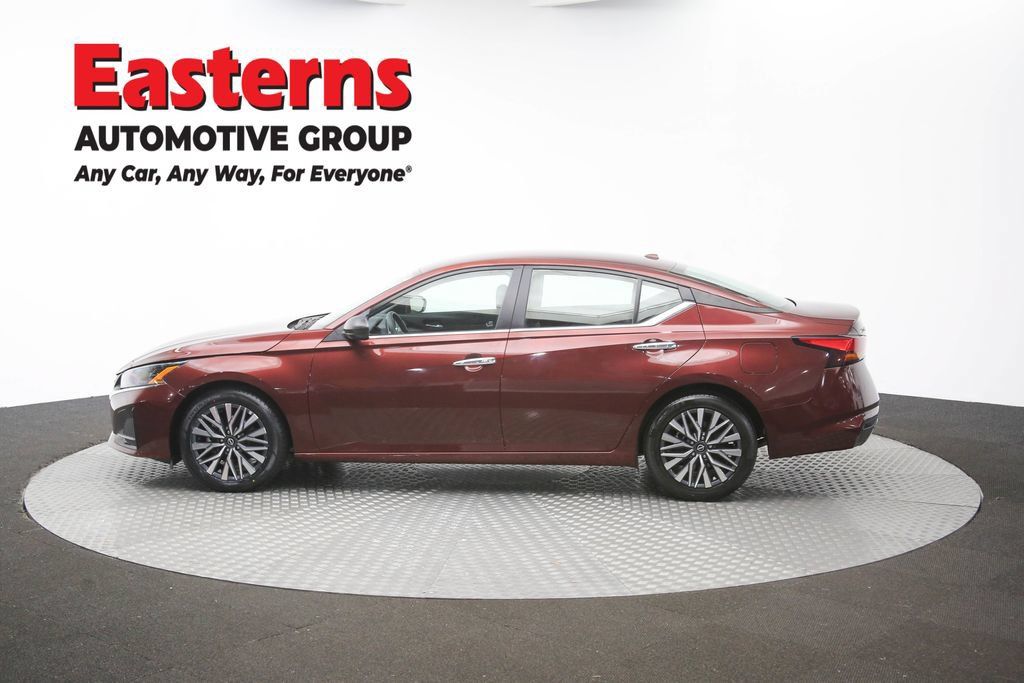 Used 2025 Nissan Altima 2.5 SV FWD image 58