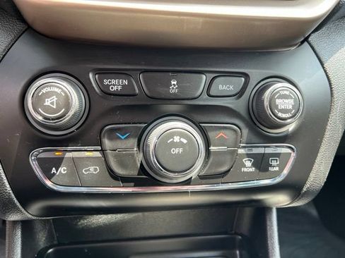 Used 2014 Jeep Cherokee Latitude AWD/4WD image 19