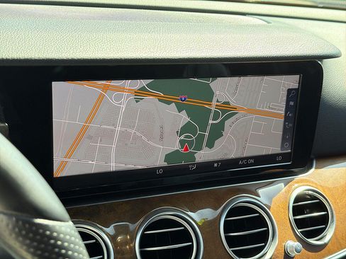 Used 2018 Mercedes-Benz E 300 image 13