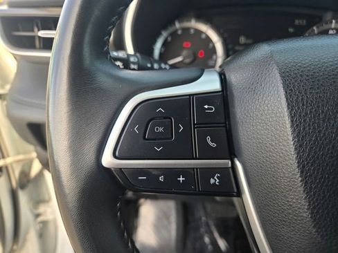 Used 2023 Toyota Highlander XLE image 22