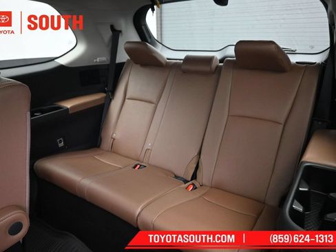 Used 2025 Toyota Grand Highlander AWD image 31