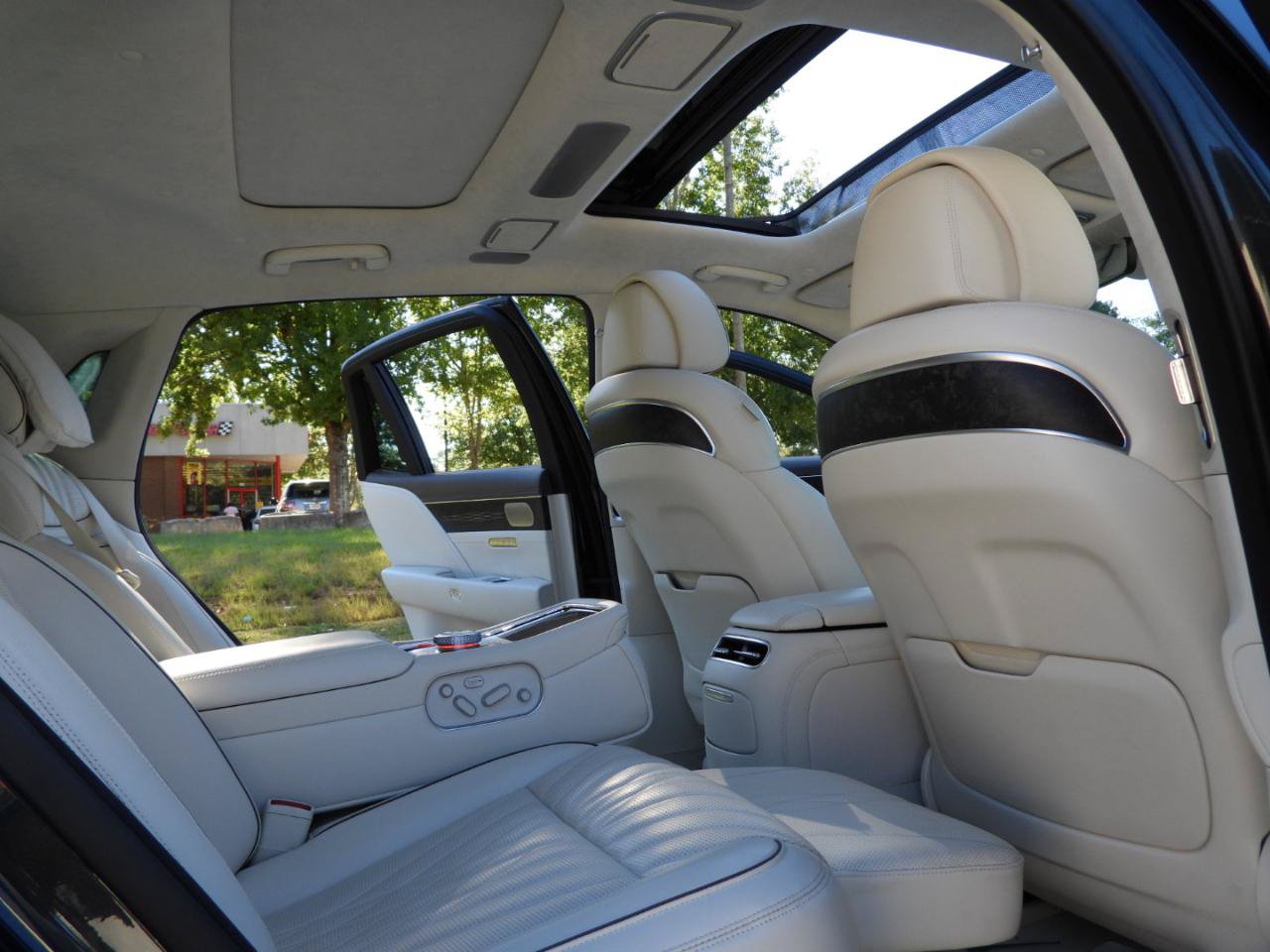 Used 2023 Genesis G90 3.5T AWD/4WD image 75