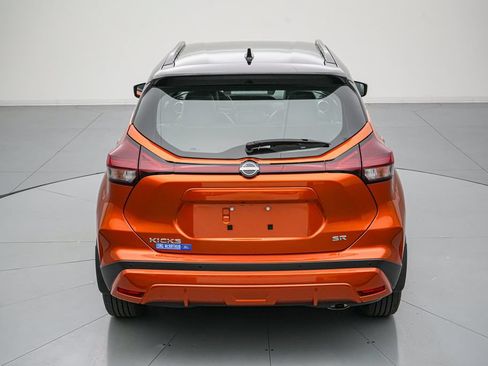 Used 2023 Nissan Kicks SR w/ SR Premium Package FWD image 5