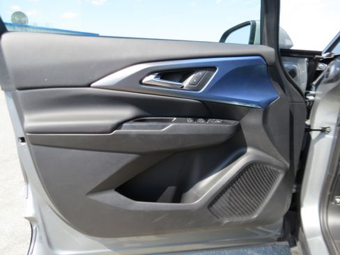 Used 2025 Chevrolet Equinox EV LT w/ Convenience Package FWD image 17