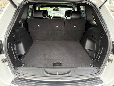 Used 2022 Jeep Grand Cherokee Limited image 19