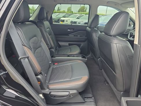 Used 2022 Nissan Pathfinder Platinum w/ Cargo Package AWD/4WD image 10
