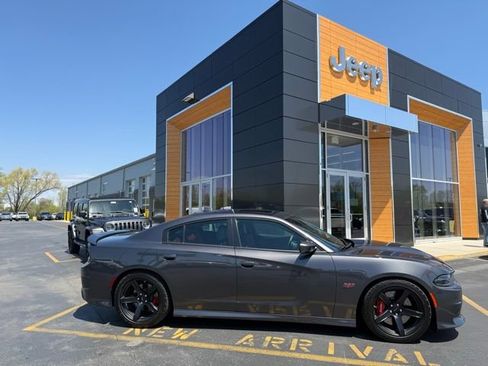 Used 2018 Dodge Charger SRT w/ Harman/Kardon Audio Group RWD image 1