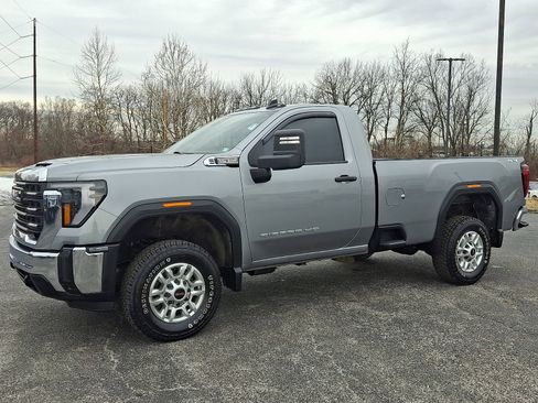 Used 2024 GMC Sierra 2500 Pro w/ Convenience Package image 4