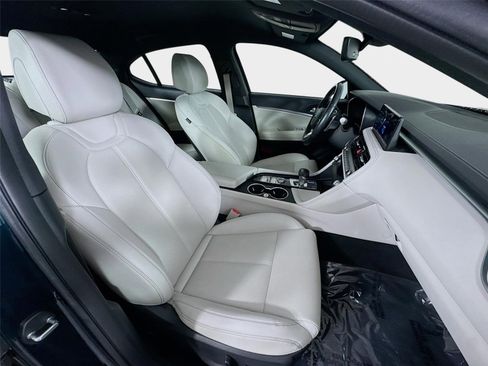 Used 2025 Genesis G70 2.5T AWD/4WD image 29