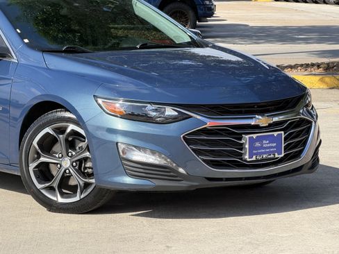 Used 2024 Chevrolet Malibu LT FWD image 2