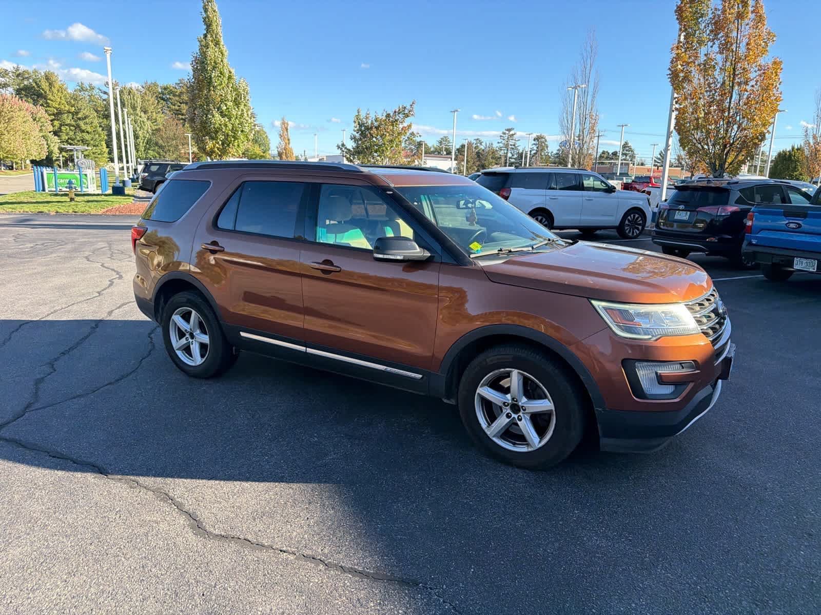 Used 2017 Ford Explorer XLT w/ Equipment Group 201A AWD/4WD image 6