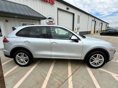 Used 2016 Porsche Cayenne image 9